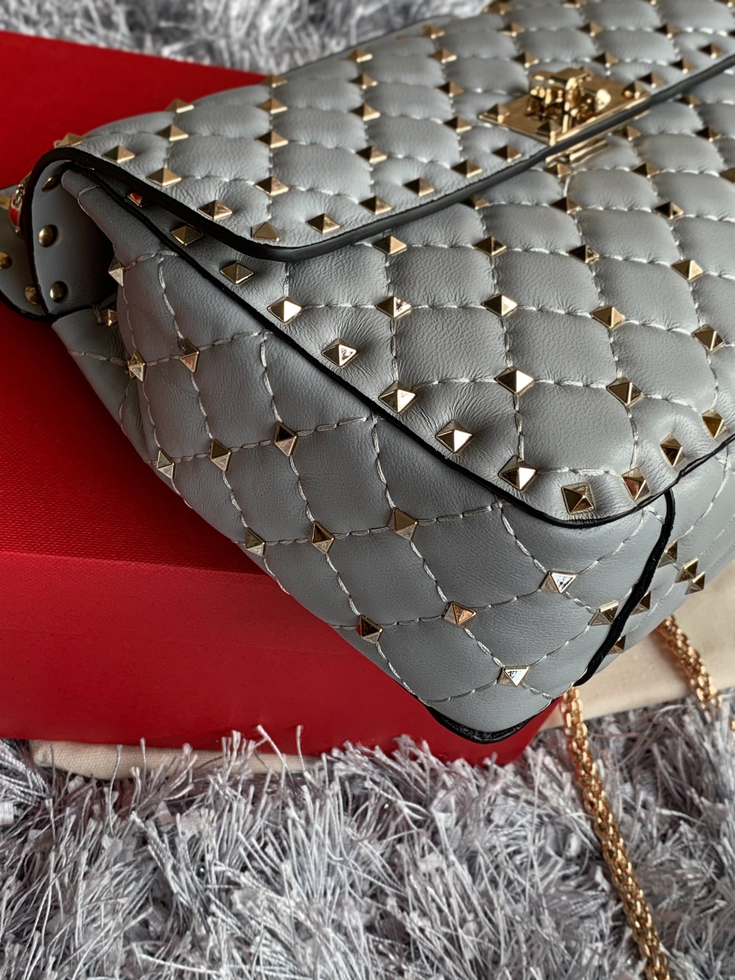 Valentino Garavani Rockstud Spike Medium Chain Bag in Grey Supple Lambskin Nappa